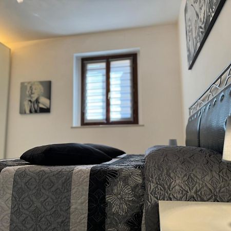 Family Stylish Apartment Норчія Екстер'єр фото