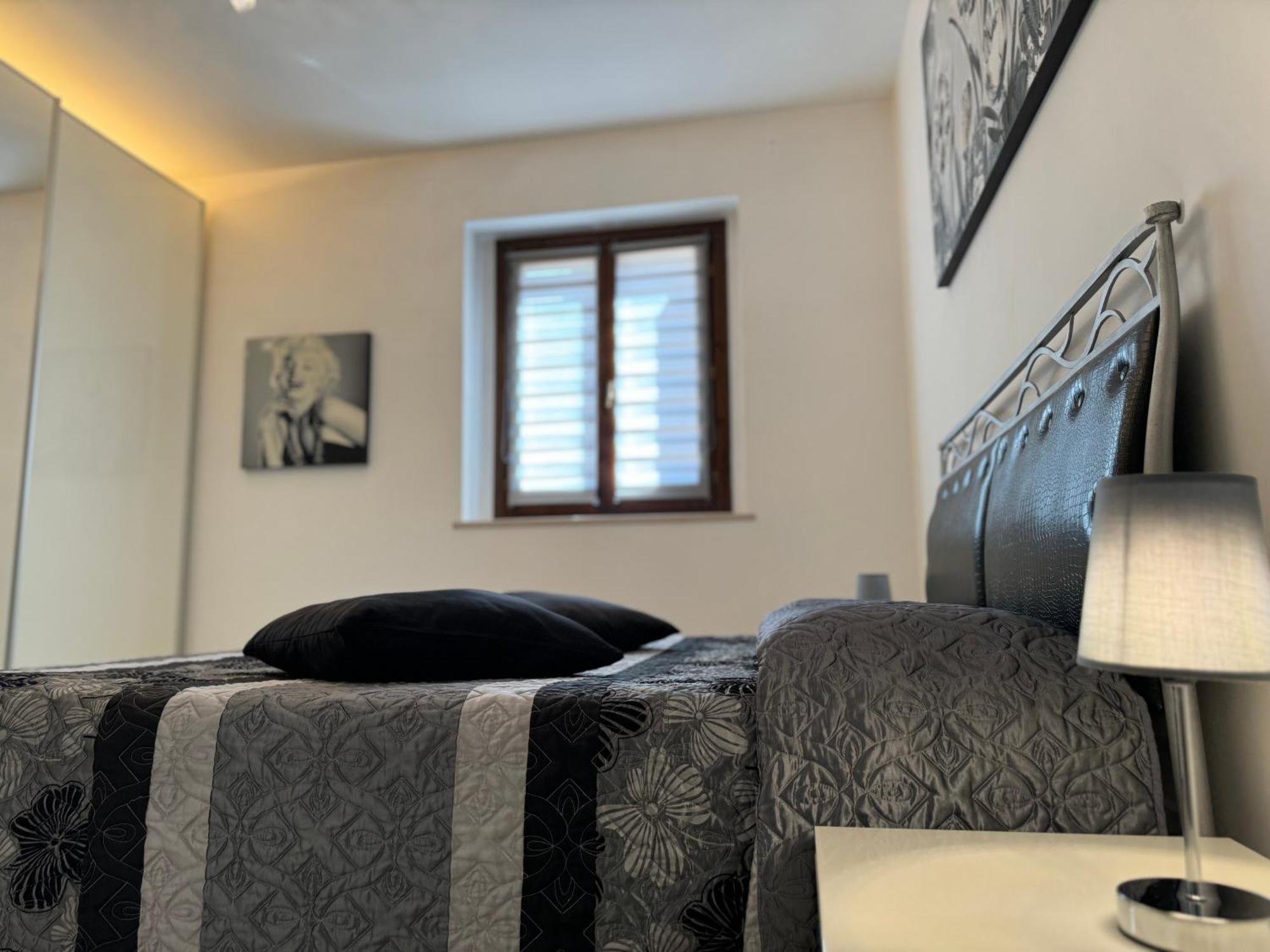 Family Stylish Apartment Норчія Екстер'єр фото